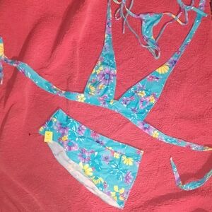 Floral 3 Piece Swim/Entertainer Set - Thong, Halter Top & Mini Skirt. Sz Sm. NWT